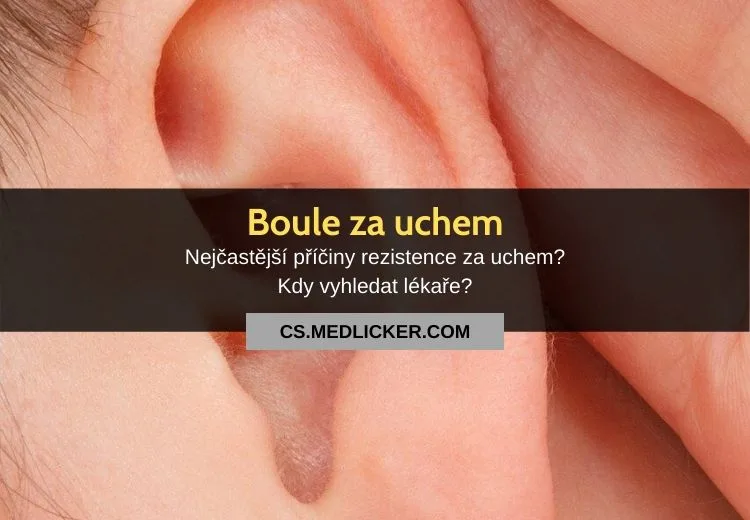 Detailní fotografie ucha s boule v oblasti za ním.