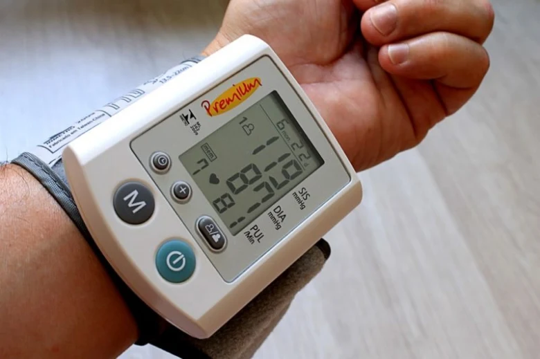 Wrist blood pressure monitor