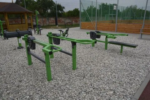Outdoor calisthenics equipment