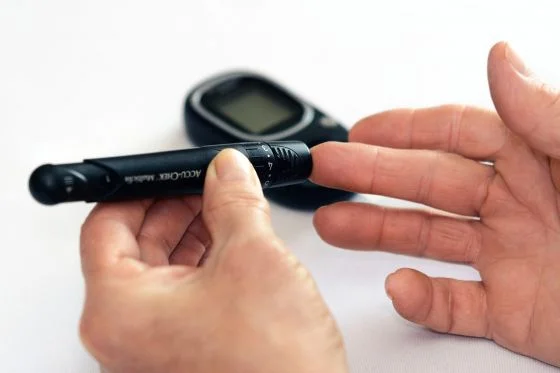 Glucose meter and finger prick test