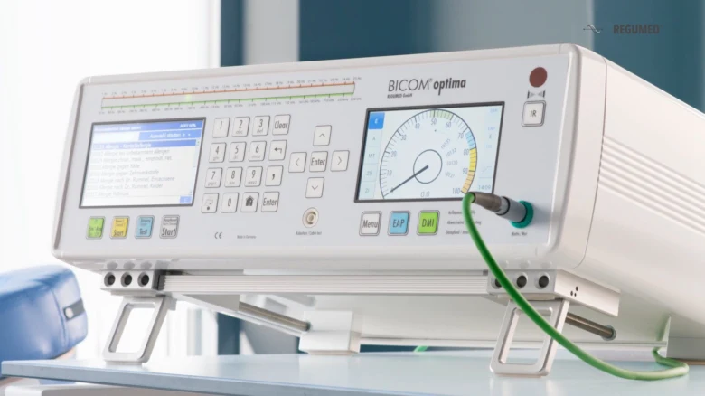 Biorezonanční přístroj Bicom Optima pro diagnostiku v léčbě.