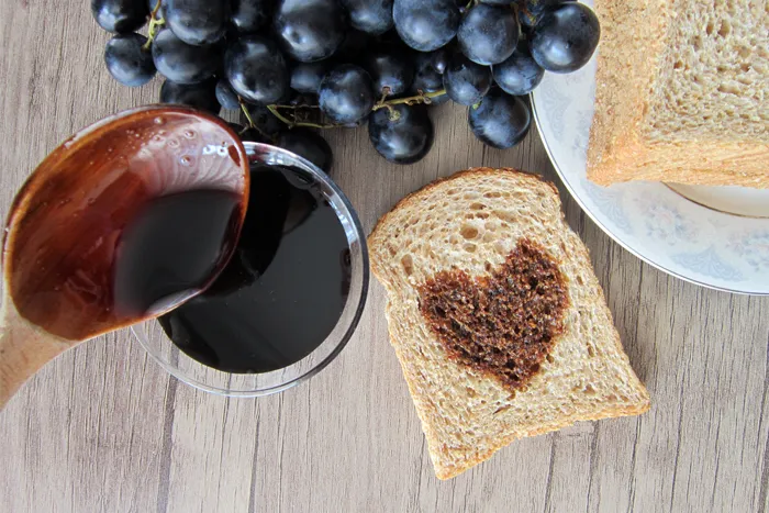 Molasses and bread with jam