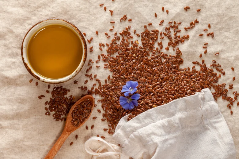 Semínka lněná s olejem pro omega-3 mastné kyseliny.